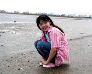 「小5で一人暮らし」「21歳でがん宣告」…過酷な人生を歩んだ34歳女性が、“生きる場所”を見つけるまで