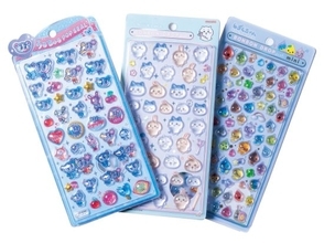 深夜2時の行列には“小学生連れ”の家族も…ボンボンドロップシール異常流行の実態。29歳女性は「仕事にも集中できず、夫も『いい加減にしろ！』と…」