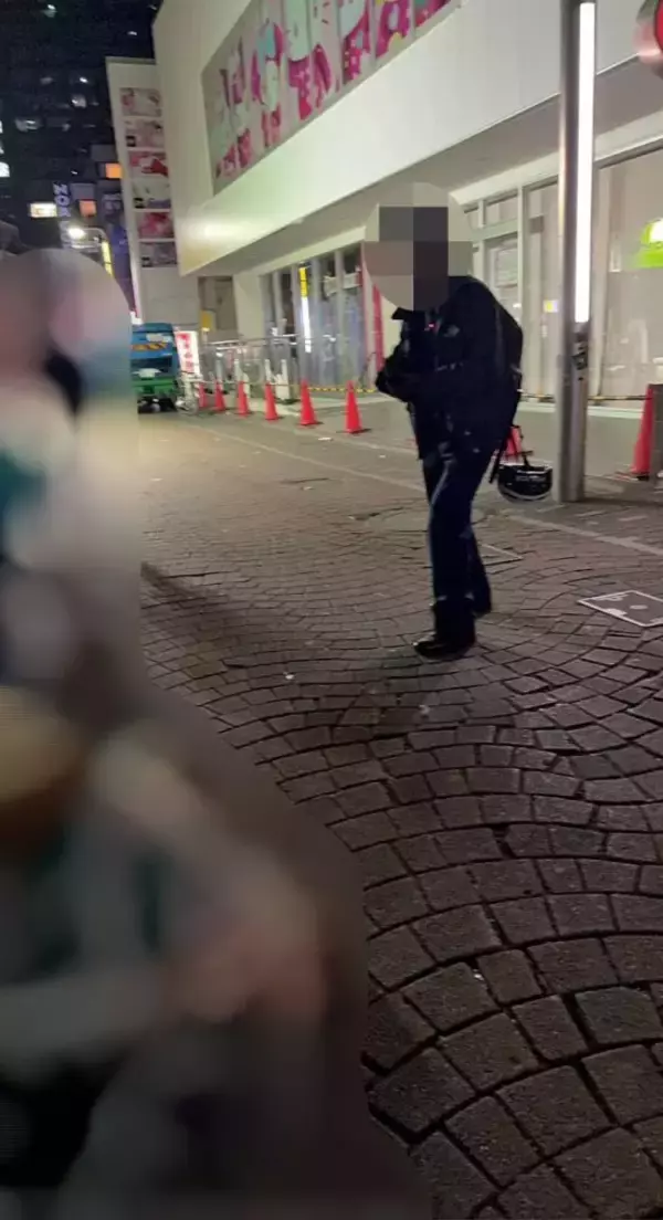 「深夜2時の行列には“小学生連れ”の家族も…ボンボンドロップシール異常流行の実態。29歳女性は「仕事にも集中できず、夫も『いい加減にしろ！』と…」」の画像