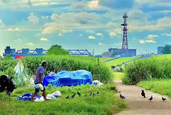 「彼らは“負け組”ではない」――在日中国人ジャーナリストが3年間、荒川河川敷のホームレスに密着して見たもの