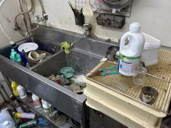 「特殊清掃業者が見た“閉店したケーキ屋”の惨状「数千匹の害虫が…」冷蔵庫の中の乳製品からは“ものすごい異臭”」の画像