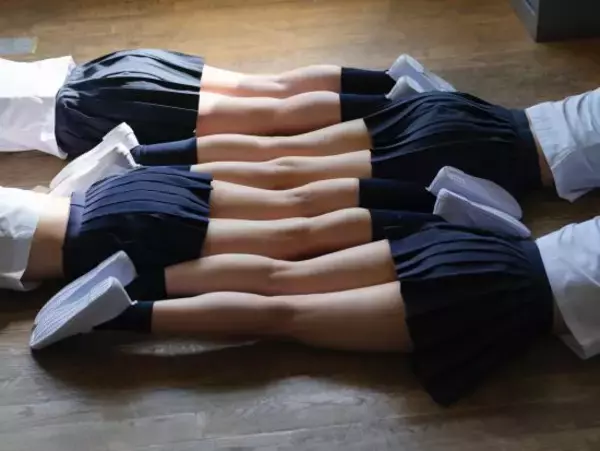 「「今でも女子たちが怖い」写真家・青山裕企が20年間“制服少女を撮り続ける”理由。コンプレックスは乗り越えるものではない」の画像