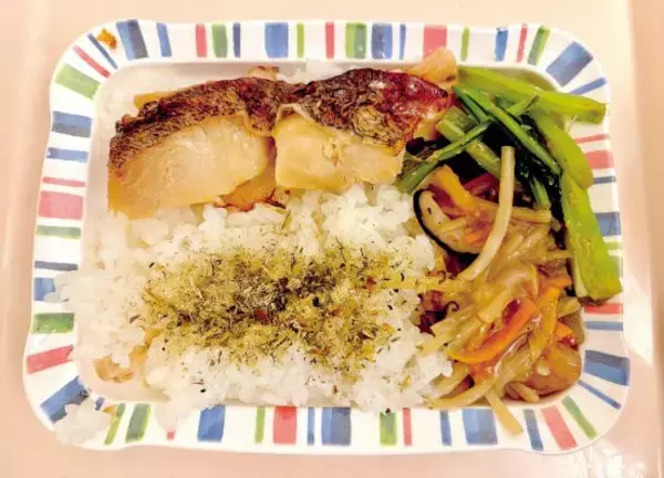 「病院食を弁当に？地味な「銀カレイ照り焼き」定食を最大限楽しむ方法＜人生最後に食べたい弁当は？＞／久住昌之」の画像