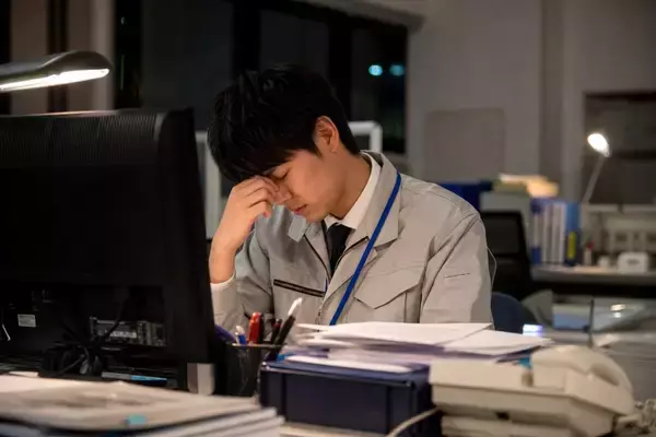 「入社3か月で辞めた新入社員、退職の挨拶に持参したのは“菓子折り”ではなく…／新卒の“3年以内3割”は本当か。厚労省データから早期離職の実態を調べてみた」の画像