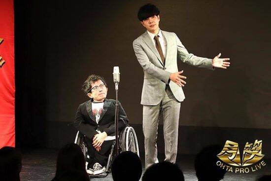 「指定難病で車椅子生活の男性」が芸人になった意外なワケ。自虐ネタで「お客さんが引いてしまう」経験から得た学び