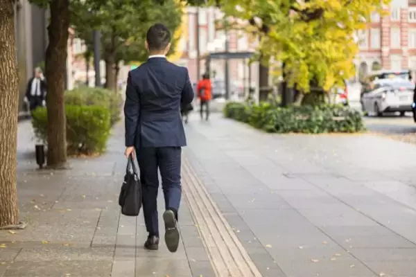 「「ダサい中年男性」がまず買うべき“印象が激変するファッションアイテム“トップ3」の画像