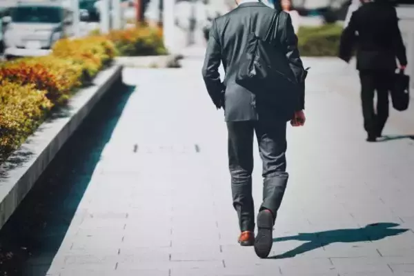 「「ダサい中年男性」がまず買うべき“印象が激変するファッションアイテム“トップ3」の画像