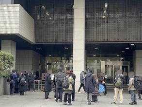 「舌がねじ込まれて…」元ジャンポケ斉藤“ロケバス事件”で被害者が証言、車内での異常行動と“屈辱的な発言”