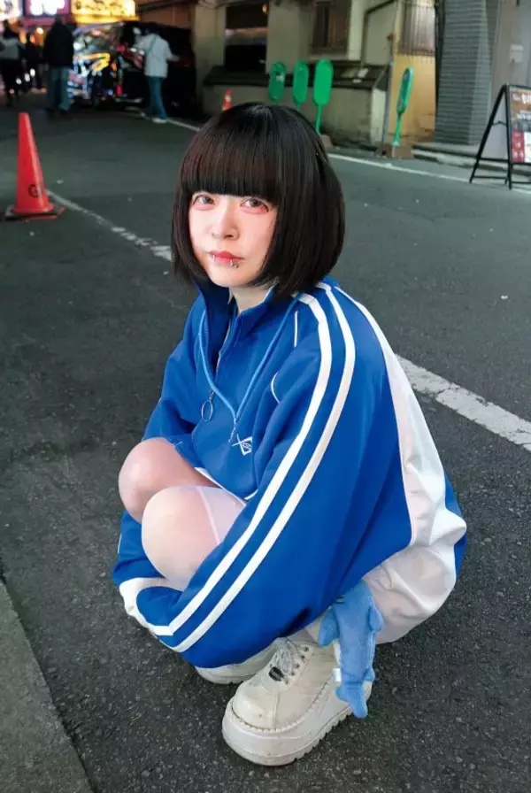 「「20代にしか見えない！」と話題の40歳女性が貫く信念「年を取ったからって、好きな格好ができなくなるのは嫌」」の画像