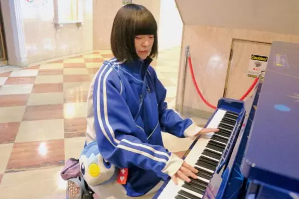 「「20代にしか見えない！」と話題の40歳女性が貫く信念「年を取ったからって、好きな格好ができなくなるのは嫌」」の画像