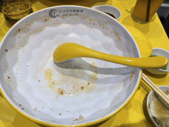 「なぜ女子は平気なの？」人気の麻辣湯専門店で「バイキングの相性は最悪」と自称する肥満男性が、あえなく顔面崩壊するまで