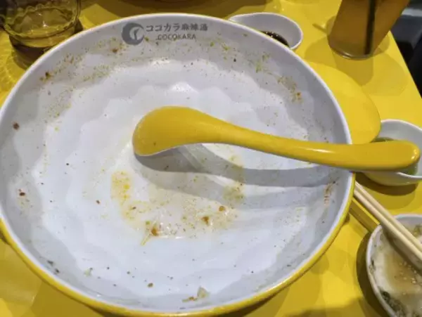 「「なぜ女子は平気なの？」人気の麻辣湯専門店で「バイキングの相性は最悪」と自称する肥満男性が、あえなく顔面崩壊するまで」の画像