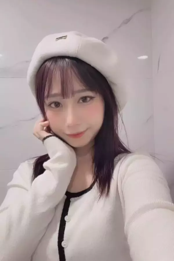 台湾夜市のゲーム屋台で働く“親日すぎる美女”として話題の21歳女性を直撃。大阪を訪れ「日本の食べ物は本当に美味しい」