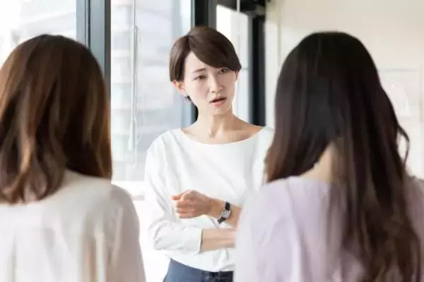 「バカなの！？」女性上司の怒鳴り声が響く生保の日常。傍から見ればいじめの現場だが…“被害者”が泣き寝入りを強いられるワケ