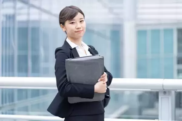 「素直でかわいい」は外面だけ…ドス黒かった新入社員の本性。辞める直前に「上司の不倫写真をAIで捏造する」暴挙に