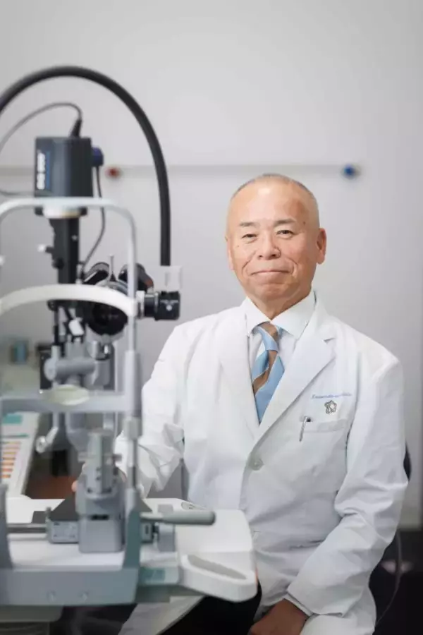 「「完全に失明する可能性もある」医師に告げられた32歳男性の絶望。原因は長時間のスマホ利用、たった1年で視力は0.02以下に」の画像