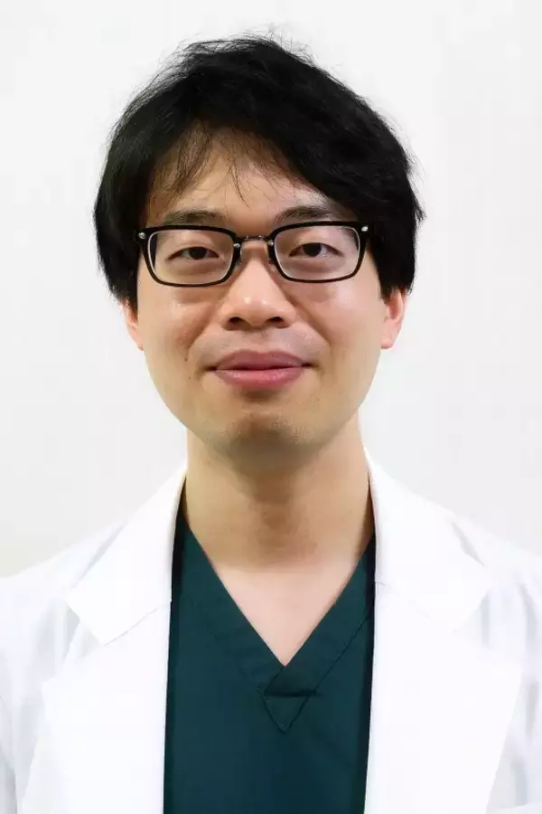 「「完全に失明する可能性もある」医師に告げられた32歳男性の絶望。原因は長時間のスマホ利用、たった1年で視力は0.02以下に」の画像