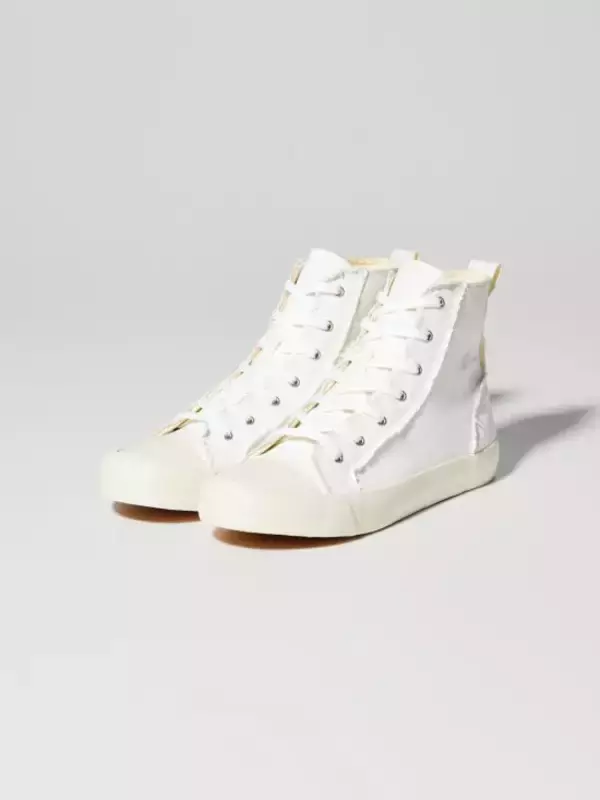 「GUの最新コラボ「完成度高く作られた超コスパアイテム」「高級感と着まわしやすさを両立」買い逃してはいけない“5つの傑作”」の画像