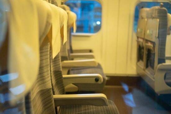 「“都会での努力”は、地元では評価されない」職場で年越し、帰省すると説教。年末年始が憂うつなワケ