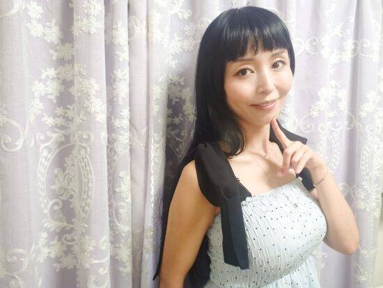 乳がんで両胸全摘も「1ヶ月で撮影復帰」。LA拠点の日本人トップセクシー女優（44）が死の恐怖より仕事を優先したワケ