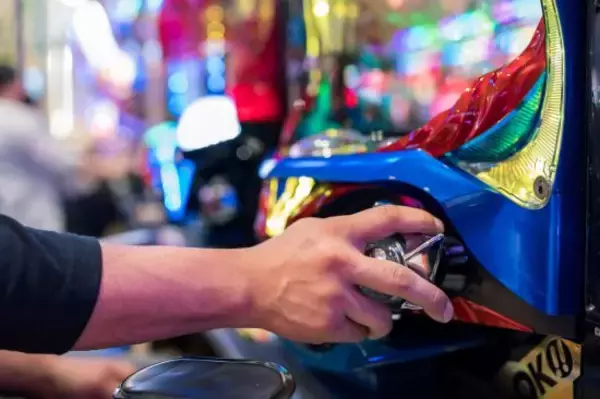 「月60万円稼いだ45歳元パチプロ。「闇スロ」との出会いが“破滅の序章”に… ――仰天ニュース特報」の画像