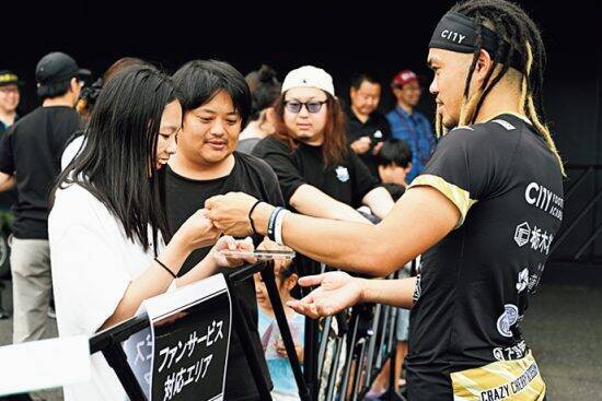 「サッカーをやめようと考えていた」田中パウロ淳一が、日本一“バズる”Jリーガーになるまで