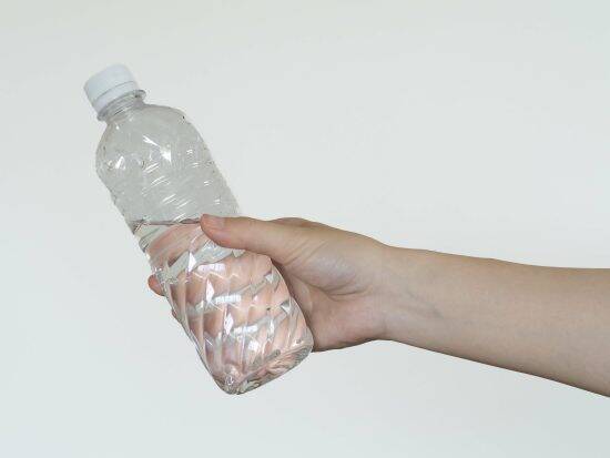 「もう一度言ってみろ！」帰宅ラッシュ時のバスで夫婦喧嘩に遭遇。突然、額に鋭い痛みが走り…車内は地獄絵図に――大反響セレクション