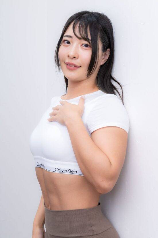 元警察官のセクシー女優が語る、デビューのきっかけ「高専時代は、どちらかと言えば陰キャでした」――仰天ニュース特報