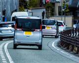 「“ノロノロ運転”で後続車を詰まらせる軽自動車が急停止。困った男性が運転席で見た“意外な光景”――週末ベスト」の画像1