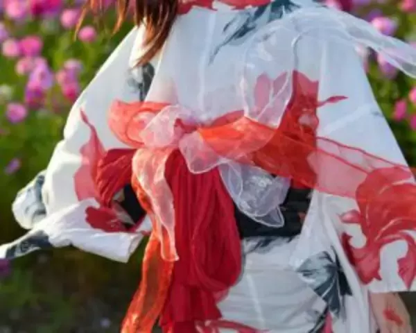 「高齢化で廃業する業者も…「金魚を愛する女性」が“金魚離れ”を解消するために始めた挑戦「派手な服装はキャラ作りではない」」の画像