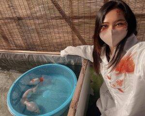 高齢化で廃業する業者も…「金魚を愛する女性」が“金魚離れ”を解消するために始めた挑戦「派手な服装はキャラ作りではない」