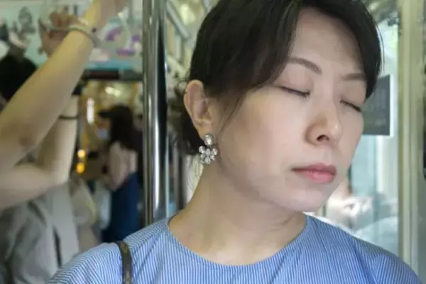 「「邪魔だから押したのよ」満員電車で乗客を転ばせた40代女性。“目に余る迷惑行為”で乗客全員を敵に回した結果――大反響セレクション」の画像