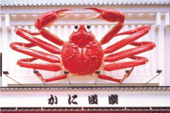 道頓堀「かに看板」、実は色や動き方が進化していた。60年以上愛される“大阪名物”誕生の裏側