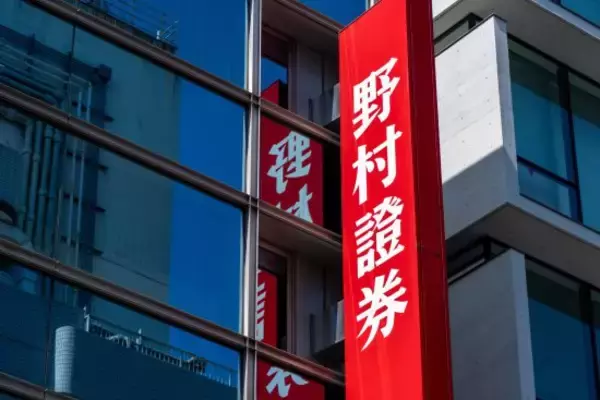 「あの人には逆らえない」金融界から映画界、政界の大物が頼る僧侶まで…各界に君臨する“現代のドン”の正体