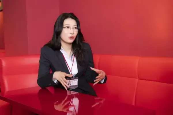 「26歳の役員秘書がセクシー女優になったワケ「SODに入社して会社に行ったら、女優さんが撮影をしていたり…」」の画像