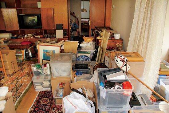 「盗んでいるという自覚がない」遺品整理の現場に行きたがる外国人が急増。危うくても“簡単には切れない”裏事情