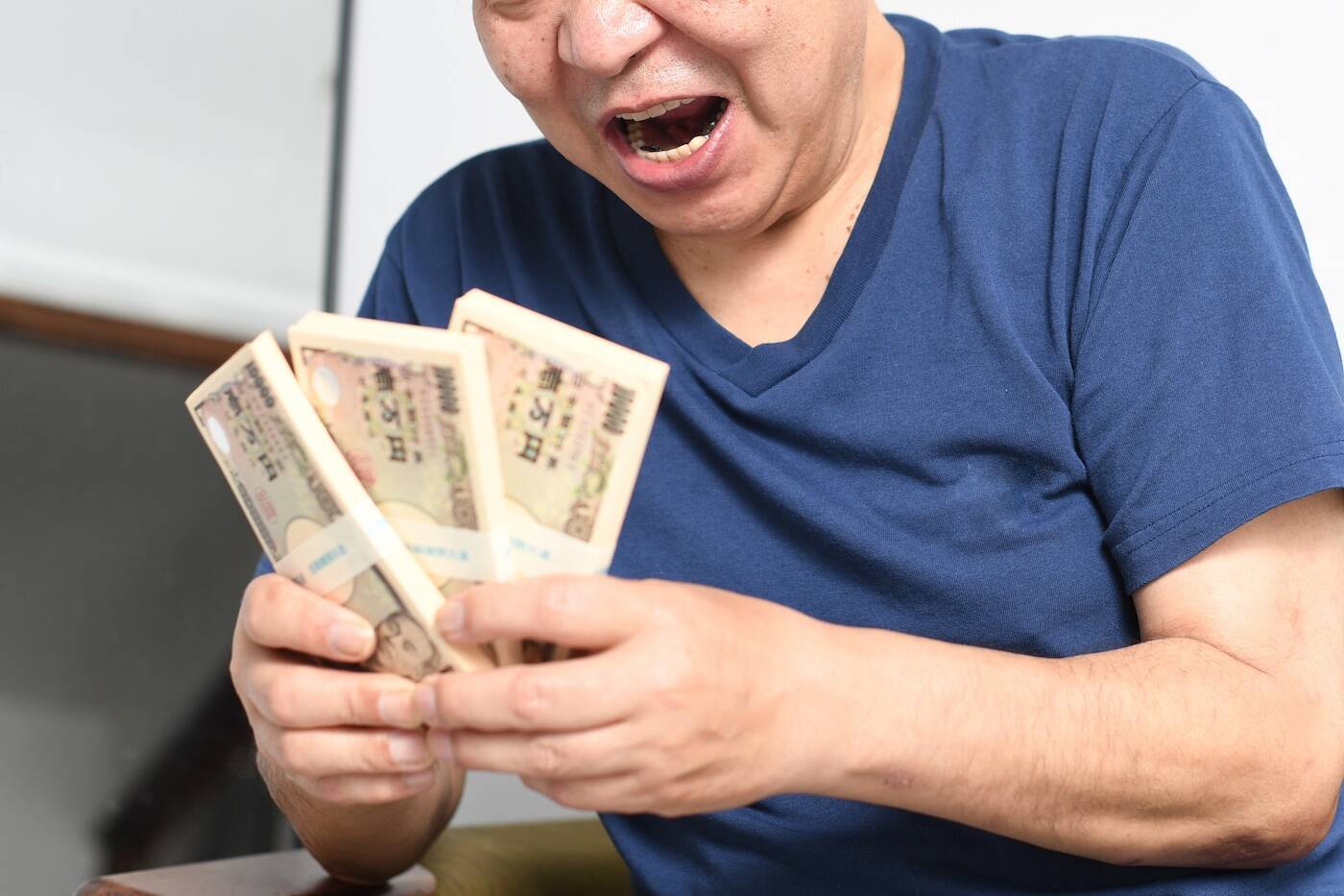 銀行員が驚いた「年収1000万円でも貧しい人」の特徴。お金持ちの“習慣”には共通点がある