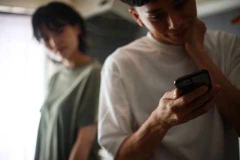 「旦那さんと不倫しています」後輩からの挑発DMに激怒した妻。復讐代行に頼るも“金だけ取られた”泥沼の顛末