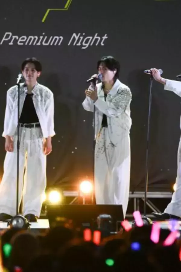 「Travis Japanが魅せた歌舞伎町の夜！『陰ニモ日向ニモ』リリースイベントで25万枚突破報告＆メンバーの熱い想いが爆発」の画像