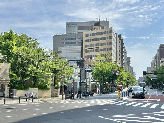 『推しの子』ロケ地がまさかの不法占拠？市ヶ谷駅前のシンボル「都会の釣り堀」が60年も存続できる深いワケ