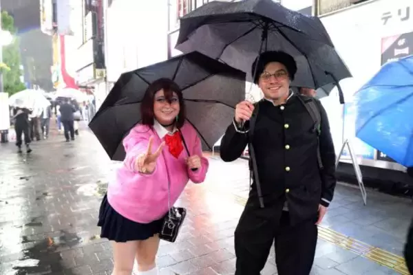 「「新宿ハロウィン2025」普段の週末と大差ない歌舞伎町。コスプレを全力で楽しむ外国人旅行者も」の画像