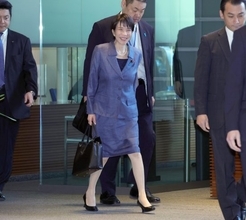 高市首相を熱烈支持する女性たちの素顔とは？「政策よりも“イケイケの成長路線”を支持している」との声も