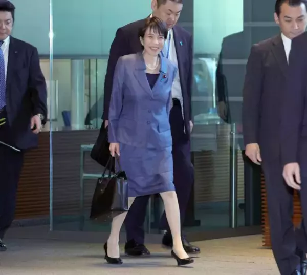 高市首相を熱烈支持する女性たちの素顔とは？「政策よりも“イケイケの成長路線”を支持している」との声も