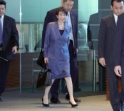 高市首相を熱烈支持する女性たちの素顔とは？「政策よりも“イケイケの成長路線”を支持している」との声も