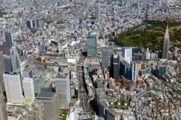 年収900万円の管理職なのに“狭小中古マンション”に家族3人で暮らす43歳男性…東京で生きるリアル