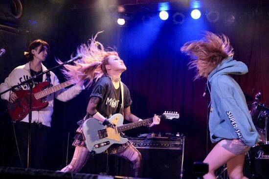 「右手がないことが理由ならまだ納得」“義手のギタリスト”がオーディション落選時に直面した“解せない理由”――仰天ニュース特報