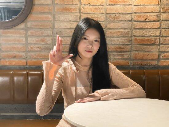 「チミたち、よく聞けニャ」SNSで人気の“日本語でベトナムを紹介する美女”の正体「AKB48の姉妹グループに所属していた」