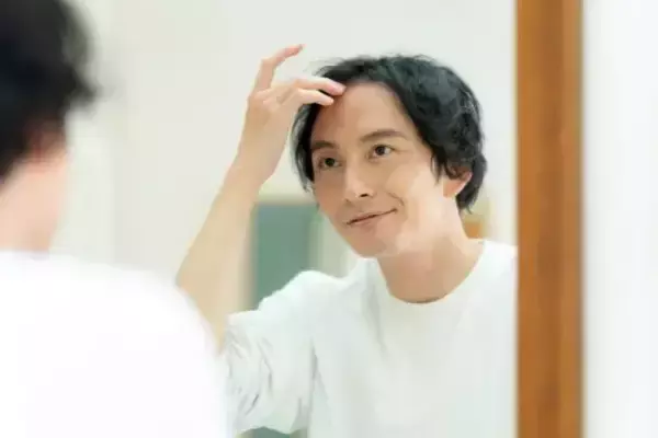 「「自分で前髪切っちゃった」美容師に注意されて気まずい雰囲気に。髪のセルフケアの落とし穴」の画像