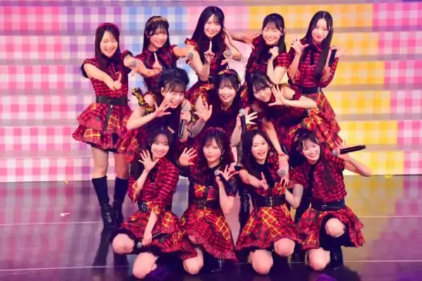 『顔面重要文化財』と注目浴びるAKB48・伊藤百花がエビ反りジャンプで魅せる!!