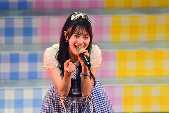 『顔面重要文化財』と注目浴びるAKB48・伊藤百花がエビ反りジャンプで魅せる!!